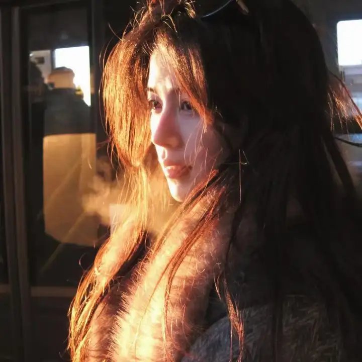 玛丽莲有深黑之眸